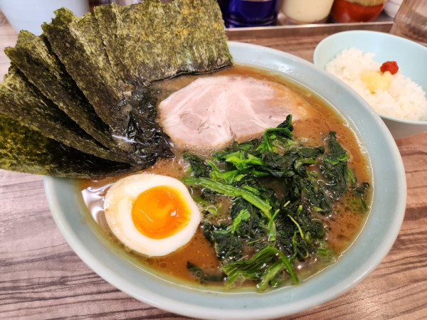 「本店ラーメン」@横浜ラーメン 武蔵家 中野本店の写真