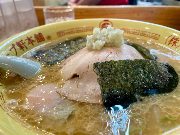 「チャーシューメン ニンニクＳ 生玉子」@ホープ軒本舗 吉祥寺店の写真