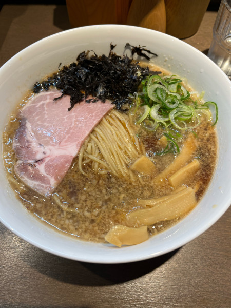 「覇煮干しラーメン」@自家製麺 ぐりとんぼの写真