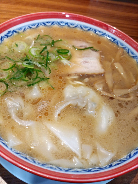 「ワンタンメン」@元祖赤のれん 節ちゃんラーメン 天神本店の写真