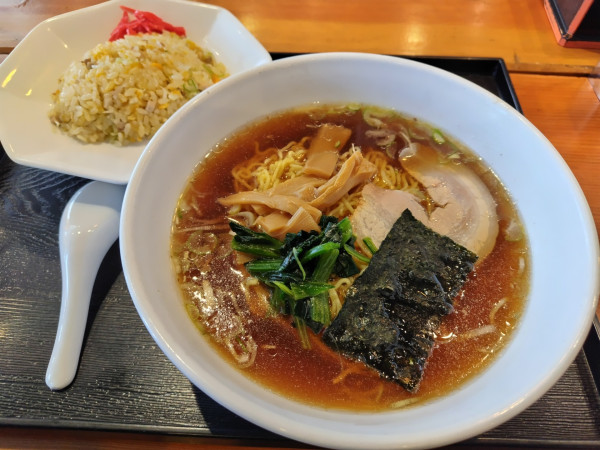 「ラーメン・半チャーハンセット」@中華キッチン 華亭の写真
