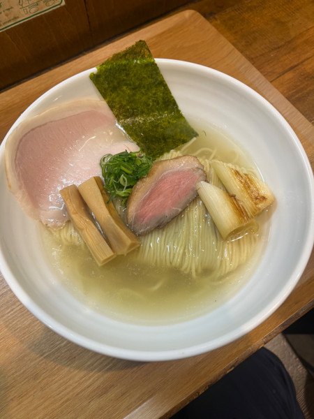 「近江鴨と比内地鶏の中華そば」@麺屋33の写真