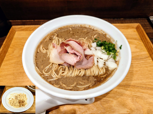 「濃厚焙煎サバ鬼煮干蕎麦+黒酢の和え玉」@NIBOSHIMANIAの写真