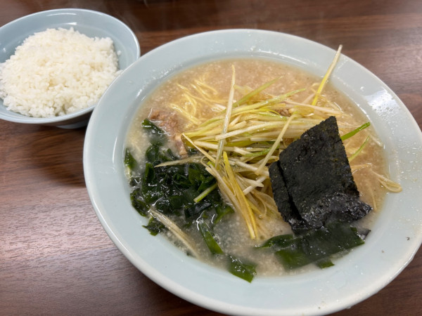 「ネギラーメン950円+半ライス150円」@ラーメンショップ 二宮店の写真