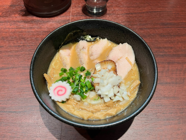 「濃厚中華そば＋鶏チャーシュー」@中華そば 輝羅の写真