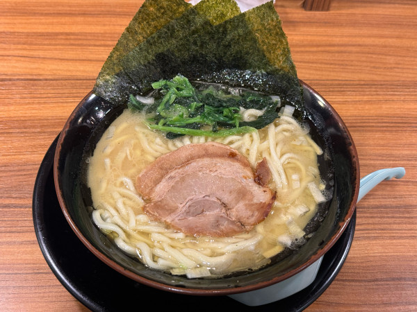 「家系ラーメン」@横浜家系ラーメン 吉祥寺家の写真