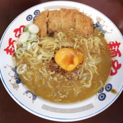 カツカレー麺：1050円