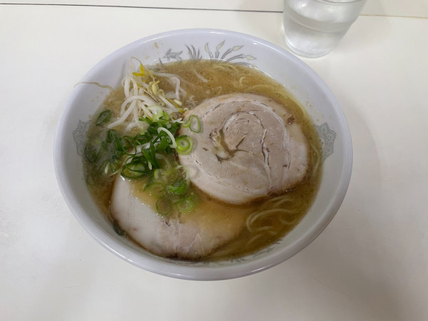 「鳥坂ラーメン　中」@支那そば 十三八の写真
