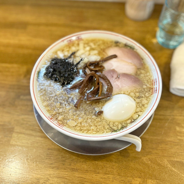 「背油煮干醤油そば（背油普通）」@背脂煮干中華そば 我武者羅 初台店の写真