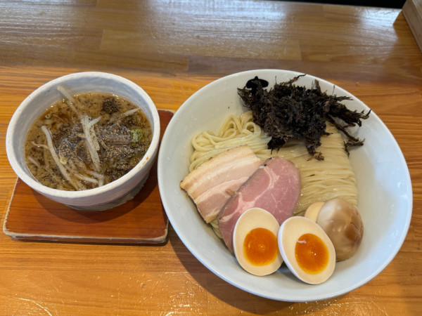 「限定・コショウヤサイつけ麺スペシャル1350円」@ニボチャチャ！！ラーメン あらき軒の写真