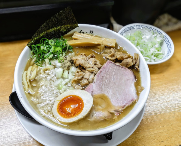 「背脂肉煮干し醤油ラーメン【期間·数量限定】」@麺屋 白神の写真