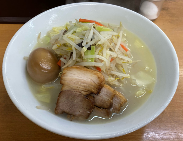 「鶏ぶた塩タンメン 半熟味玉子」@富白 御徒町本店の写真
