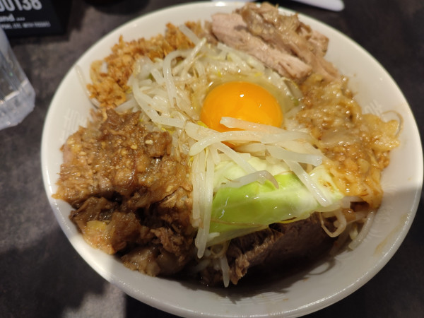 「汁なし（少なめ）＋ほぐし豚」@Hi-Fat Noodle BUTCHER’Sの写真