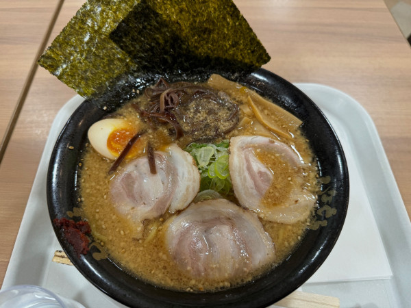 「醬油とんこつらーめん」@総本家 しなとら イオン飯田店の写真