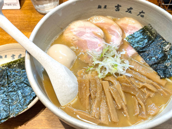 「大盛りらーめん味玉、チャーシュー、のり、メンマ」@麺屋吉左右の写真