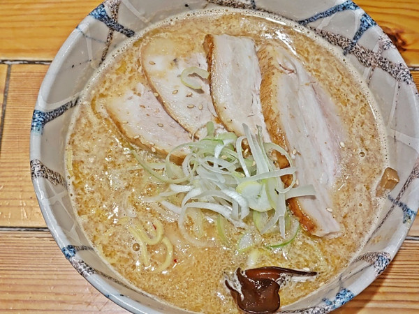 「味付玉子みそらーめん+肉増し」@らーめん風来居 神田秋葉原店の写真