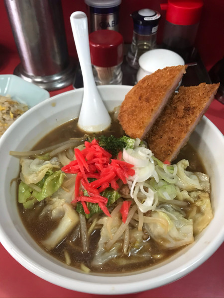 「ソースラーメン➕ハムカツ」@中華料理 大輦の写真