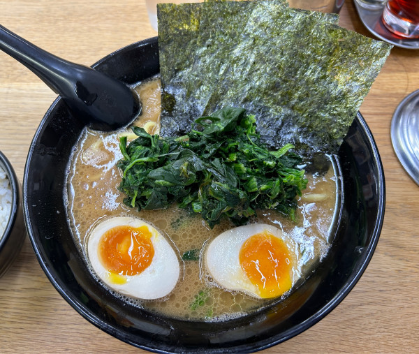「ほうれん草玉子ラーメン」@らーめん せい家 経堂店の写真