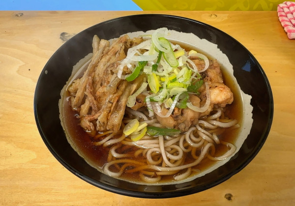 「かけそばにげそ天とごぼう天(420円)」@六文そば 人形町店の写真