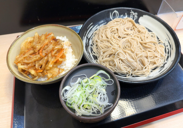 「朝食セット・野菜かき揚げ丼(480円)+大盛(クーポン)」@ゆで太郎 南青山一丁目店の写真