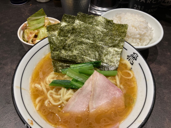 「らーめん＋ライス＋キャベチャー」@らーめん飛粋の写真