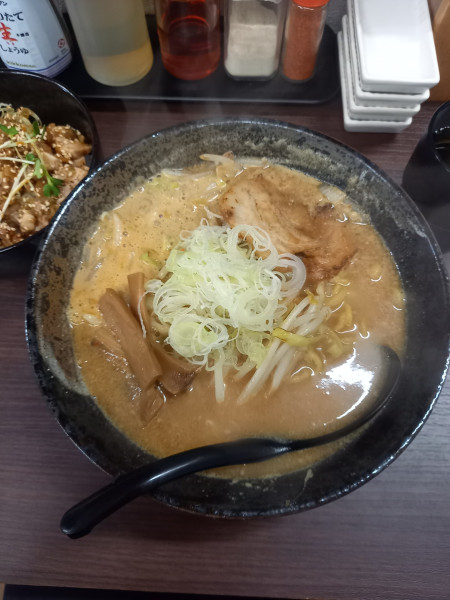 「札幌味噌ラーメン￥900＋ザーチャー丼￥350」@麺屋とみよしの写真