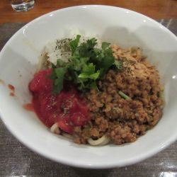 トマトまぜそば（９５０円）＋唐揚げ２７０円