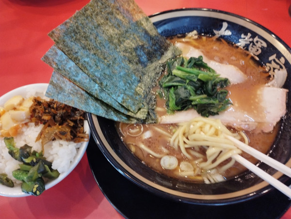 「ラーメン(並)(800)(ライス無料)」@家系ラーメン大輝家 日吉店の写真