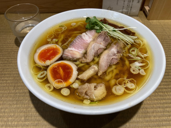 「親鶏中華そば(中太麺、大盛)+TP味玉」@手打 親鶏中華そば 綾川の写真