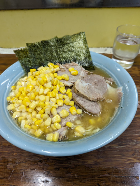 「チャーシューメン 大盛り+コーン」@まこと家の写真