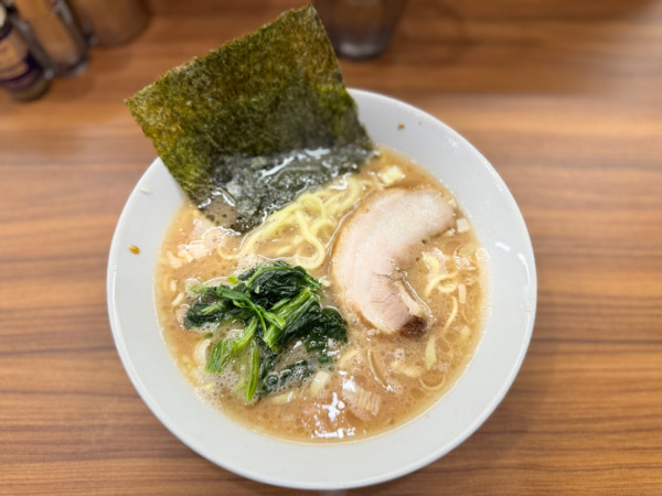 「ラーメン(麺固め) 800円＊オープン記念500円」@横浜豚骨醤油ラーメン YOLOの写真