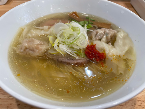 「MIXワンタン塩（細麺）」@地球の中華そばの写真