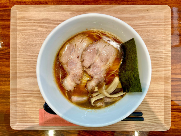 「煮干そば ＋ とろ肉丼卵黄入り」@煮干そば HIMAWARIの写真