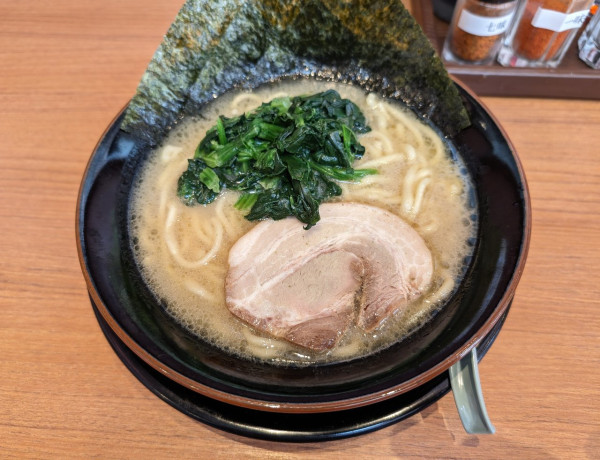 「醤油ラーメン」@横浜家系ラーメン 壱角家 小山雨ヶ谷店の写真