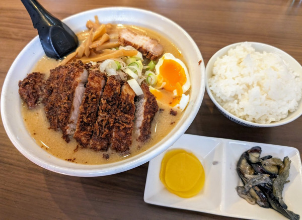 「スタミナ味噌ラーメン1300円」@とんかつ 熊さん 大宮店の写真
