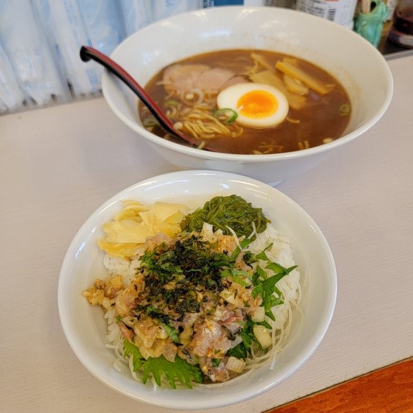 「本日のランチ🅰️自家製真アジ味噌たたき丼」@笑顔の写真