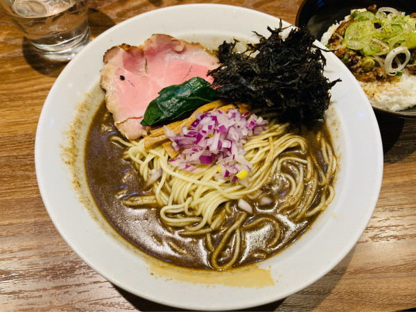 「煮干そば(細麺・大)＋背脂肉味噌丼(ニンニク)」@仙台 自家製麺 こいけ屋の写真