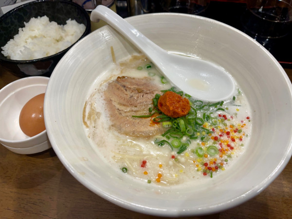 「赤豚骨」@自家製多加水極太麺 ISAMIの写真