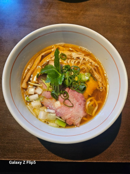 「地鶏中華そば」@麺や 虎徹の写真