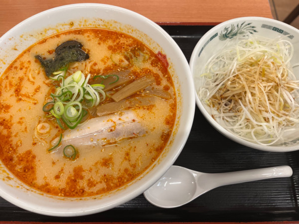 「ピリ辛とんこつネギラーメン（大盛）」@熱烈中華食堂 日高屋 柏東口中央町店の写真