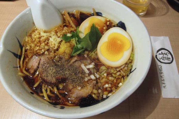 「与ろゐ屋ブラック　1,000円＋縁たま（双子の味玉）150円」@与ろゐ屋の写真