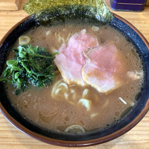 「ラーメン 900円 ※多め/やわ」@秋葉原ラーメン わいずの写真