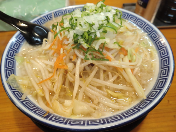 「野菜盛豚骨醤油ラーメン957円」@麺家 くさび 福島店の写真