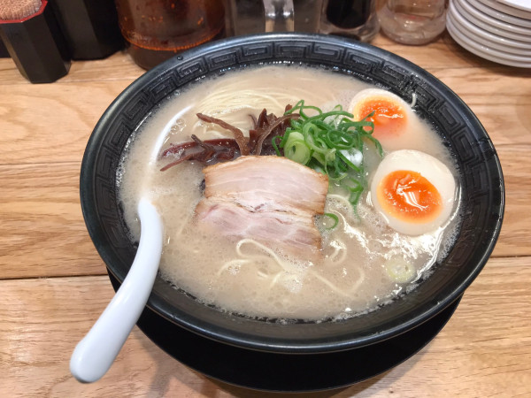 「さざなみ味玉入り 440円（クーポン半額）」@とんこつ拉麺 漣の写真