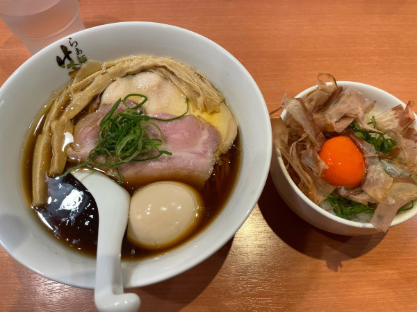 「特製醤油らぁ麺＋マキシマムTKG」@らぁ麺 はやし田 池袋店の写真