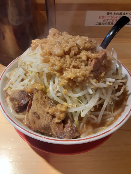 「寅や郎ラーメン並盛350g(950円)、野菜まし、脂まし」@特選ラー油 肉そば 寅やの写真