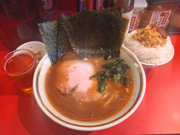 「ラーメン(並)¥850+のり¥100+ライス¥100+ビール」@横濱ラーメン 裏野中家 西川口店の写真