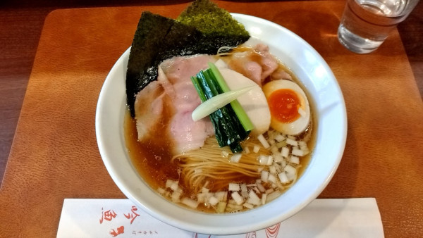 「≪上中華≫本日の煮干し醤油_1090円」@メヂカそば 吟魚の写真