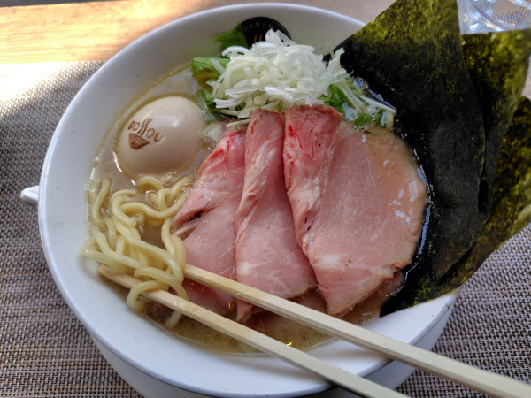 「特製塩らーめん(大盛)·ミニ角煮丼」@RAMEN GOSSOU 新橋店の写真