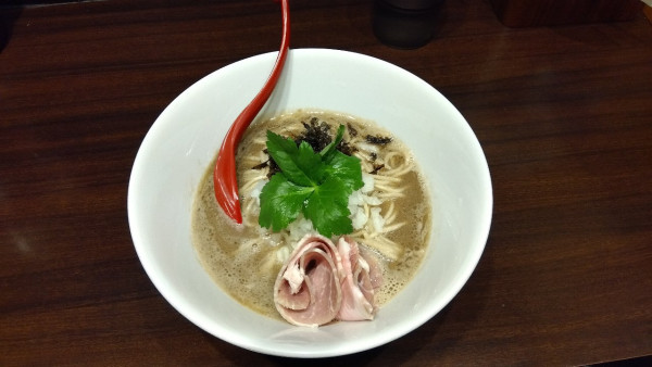 「いか白湯そば」@寿製麺 よしかわ 西台駅前店の写真